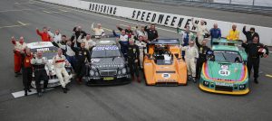 Der große Bob Wollek: 2001 verstarb der feinsinnige Elsässer, 1977 saß er im grünen Vaillant-Kremer-Porsche 935 K2 (ganz rechts). 2014 gedachte seiner das Fahrerkollegium der Norisring Race Classics; Fotografie: Tim Upietz