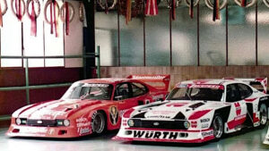 Zakspeed-Ford Capri turbo #Zak-G5C-001/81 (Manfred Winkelhock, Klaus Niedzwiedz, Jörg van Ommen, Lili Reisenbichler, re.) und und ZAK-G5C-002/80 (Klaus Ludwig, li.)