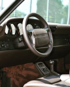 1992er Porsche 911 Carrera 4 Coupé (Typ 964) – Aufbau im Werks-turbo-Look (Optionsnummer M 491) 0110