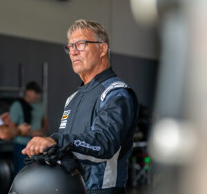 Reifer Jahrgang, reife Leistung: Tourenwagen-Champion Altfrid Heger gewinnt in seiner 48. Saison auch das 1.000-Kilometer-Rennen auf der Nürburgring-Nordschleife.