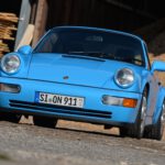 1992er Porsche 911 (964) Carrera 2 Coupé, Farbmusterwagen in „Rivierablau L39 E“_5105 a