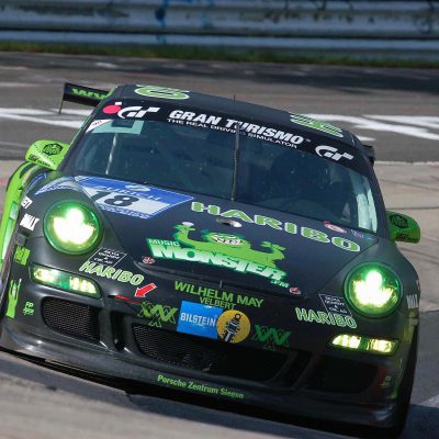 Mit dem "Music Monster" am Limit auf der Nürburgring-Nordschleife: 2009 trat die Firma Uwe Alzen Automotive als Einsatzteam nachhaltig in Erscheinung, Mit dem 420-PS-Cup-Porsche lautete die Devise: Zurück zu den Wurzeln! Original-Archivbild: Carsten Krome Netzwerkeins