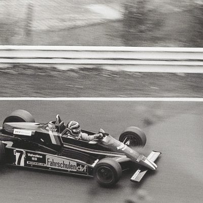 Heute vor 36 Jahren, am 1. September 1985: Er war nicht zu bremsen. Das Drama um das Jahrhundert-Talent Stefan Bellof. © Carsten Krome Netzwerkeins