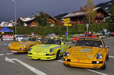 #911Höhenmeter Rennfahrer Sebastian "Baschdi" Sommer nimmt sie mit – im Porsche-Renntaxi beim 22. Jochpass-Oldtimer-Memorial