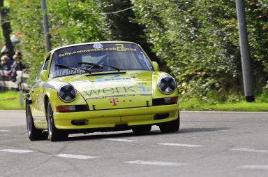 #911Höhenmeter Rennfahrer Sebastian "Baschdi" Sommer nimmt sie mit – im Porsche-Renntaxi beim 22. Jochpass-Oldtimer-Memorial