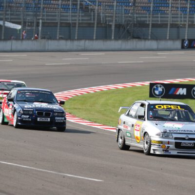 DTM Classic/Tourenwagen Legenden (23.-25. Juli 2021): Astrid erobert den Lausitzring – Teamwork für einen kompakten Opel.