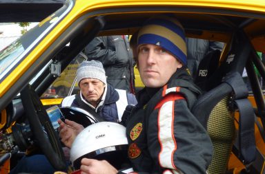 #911Höhenmeter Rennfahrer Sebastian "Baschdi" Sommer nimmt sie mit – im Porsche-Renntaxi beim 22. Jochpass-Oldtimer-Memorial