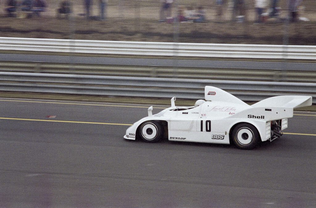 „Porsche 936" von Jürgen Barth und Bernd Dobronz: ein absolut fesselndes Stück Zeitgeschehen