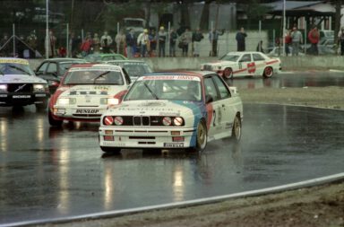 14. April 1987, Bergischer Löwe, Omloop Terlamen Zolder: Der spätere DTM-Titelgewinner Eric van de Poele im Zweikampf mit dem späteren Vizemeister Manuel Reuter im Ringshausen-Ford Sierra XR4 ti, © Carsten Krome Netzwerkeins 1987