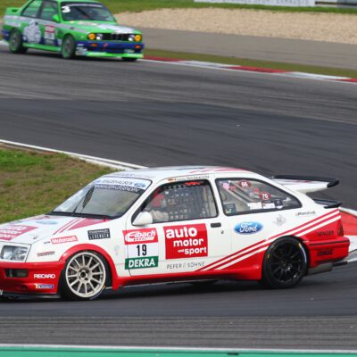 DTM Classic, Nürburgring: zweiter Klassenrang und fünfter Platz in der Gesamtwertung für das Ringshausen Motorsport Revival Team mit Klaus Niedzwiedz.