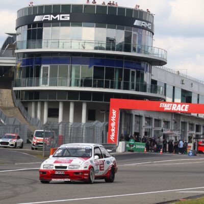 DTM Classic, Nürburgring: zweiter Klassenrang und fünfter Platz in der Gesamtwertung für das Ringshausen Motorsport Revival Team mit Klaus Niedzwiedz.