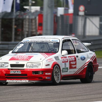 DTM Classic, Nürburgring: zweiter Klassenrang und fünfter Platz in der Gesamtwertung für das Ringshausen Motorsport Revival Team mit Klaus Niedzwiedz.