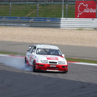 DTM Classic, Nürburgring: zweiter Klassenrang und fünfter Platz in der Gesamtwertung für das Ringshausen Motorsport Revival Team mit Klaus Niedzwiedz.