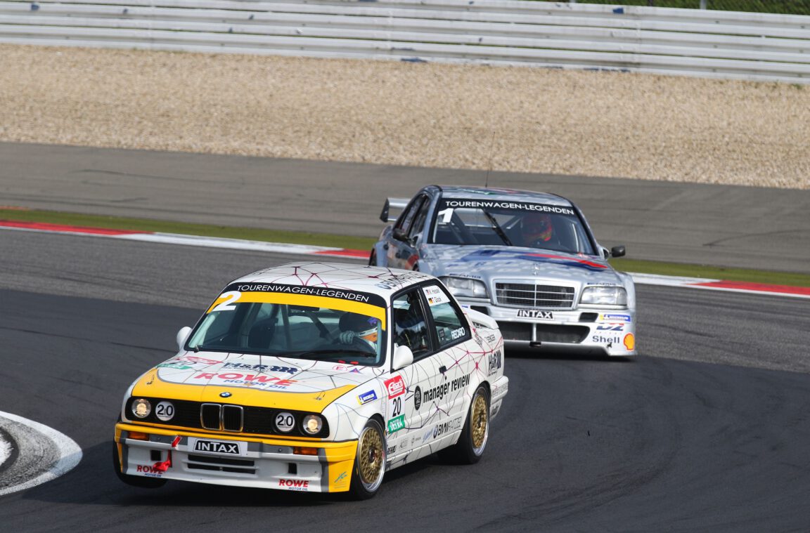 DTM Classic, Nürburgring: doppelter Einsatz für 2.0 Automotive, doppelter Erfolg mit einem Podiumsplatz als Highlight.