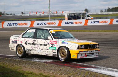 DTM Classic, Nürburgring: doppelter Einsatz für 2.0 Automotive, doppelter Erfolg mit einem Podiumsplatz als Highlight.