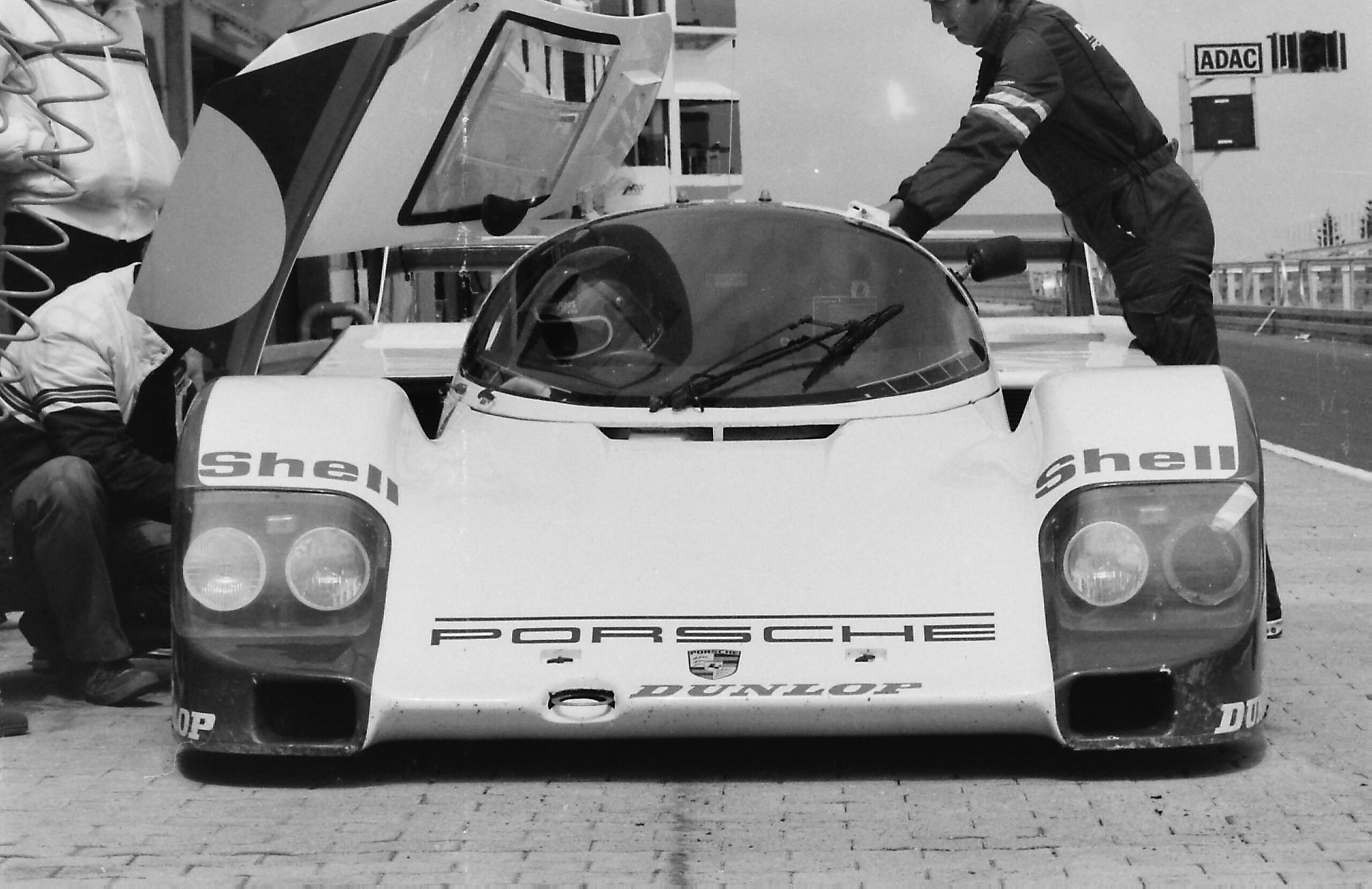 1983-Jacky-Ickx-Porsche-956-005-017
