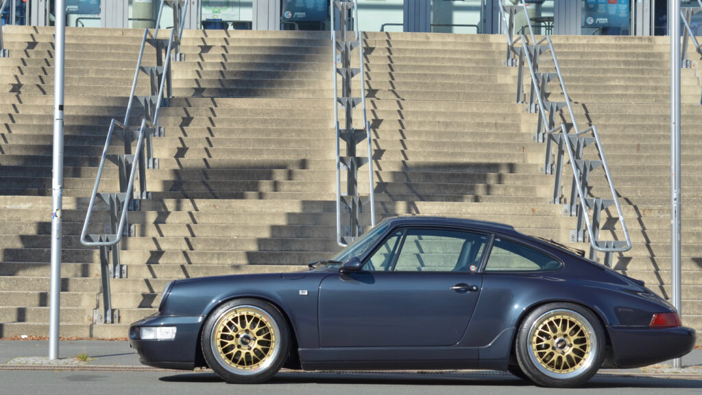 werk1-01-2022-Porsche-911-Carrera-2-Coupé-mit-BBS-E28-0034