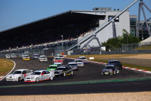 Der-DTM-Classic-Cup-bot-auf-dem-Nürburgring-zwei-unterhaltsame-Rennen-DTM