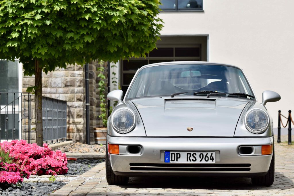 1990er Porsche 911 (Typ 964) Carrera 2 Coupé, Refreshtoration durch dp Motorsport im Look des Carrera RS 0159