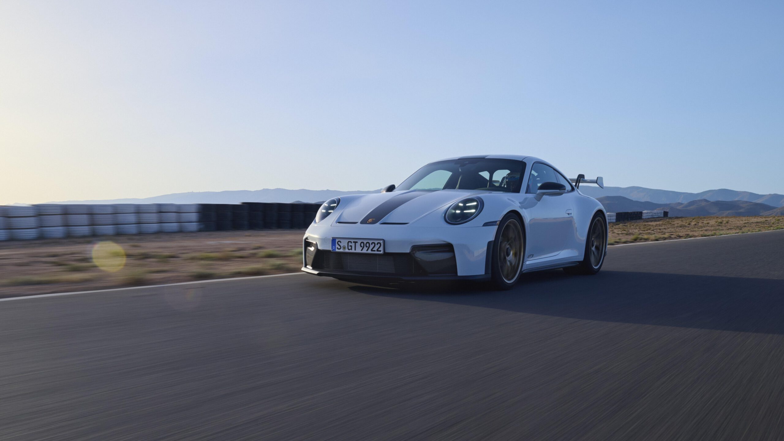 Doppelte_Premiere_Der_neue_911_GT3_und_911_GT3_mit_Touring-Paket_8