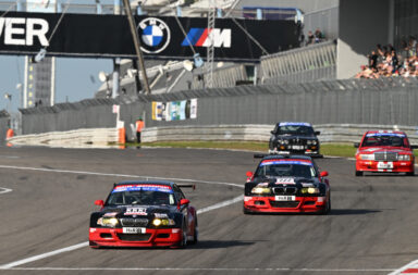 53. ADAC Ravenol 24h Rennen Nürburgring, TOURENWAGEN LEGENDEN: Mücke sticht doch noch zu – Sieg nach Reparatur und Aufholjagd für Stefan Mücke im 2005er DTM-Mercedes-Benz.