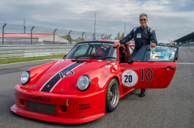 Reifer Jahrgang, reife Leistung: Tourenwagen-Champion Altfrid Heger gewinnt in seiner 48. Saison auch das 1.000-Kilometer-Rennen auf der Nürburgring-Nordschleife.