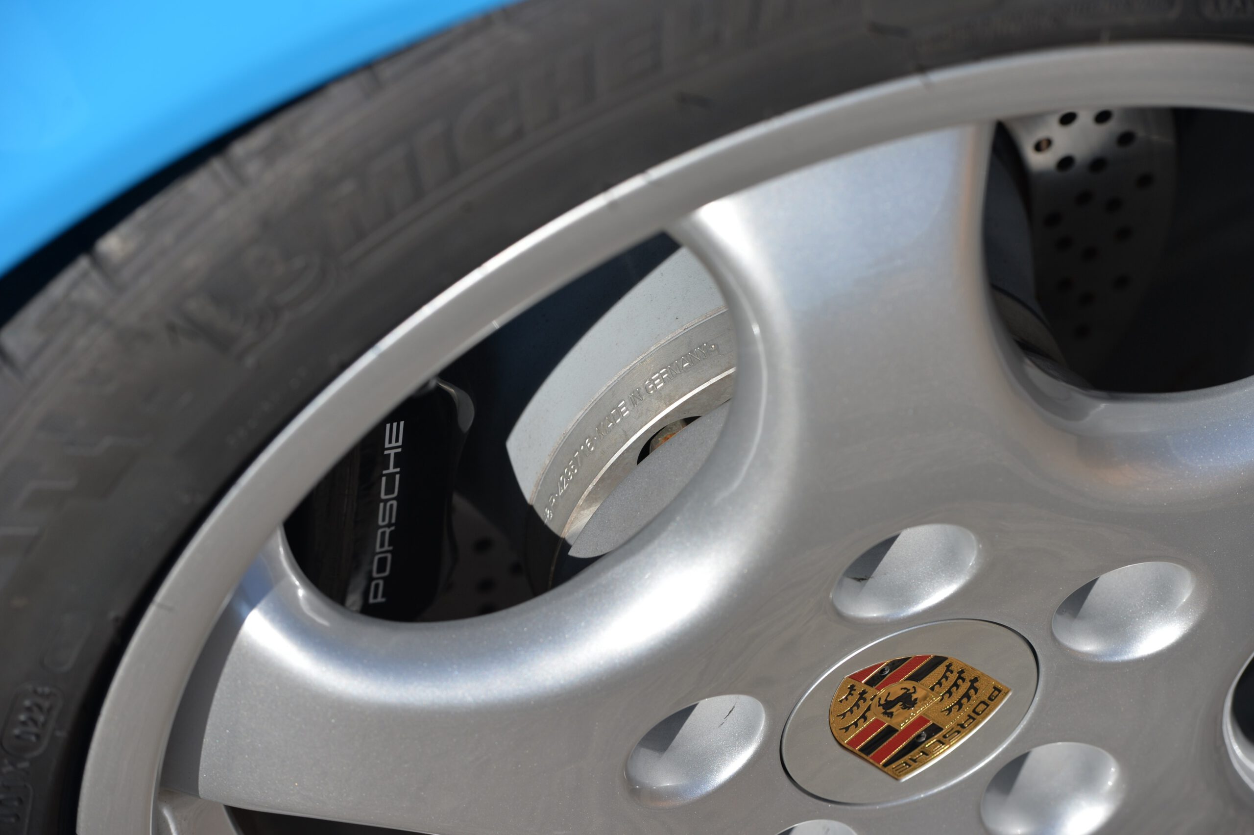 © netzwerkeins GmbH, Carsten Krome 1992er Porsche 911 (964) Carrera 2 Coupé, Farbmusterwagen in „Rivierablau L39 E“_5173 a