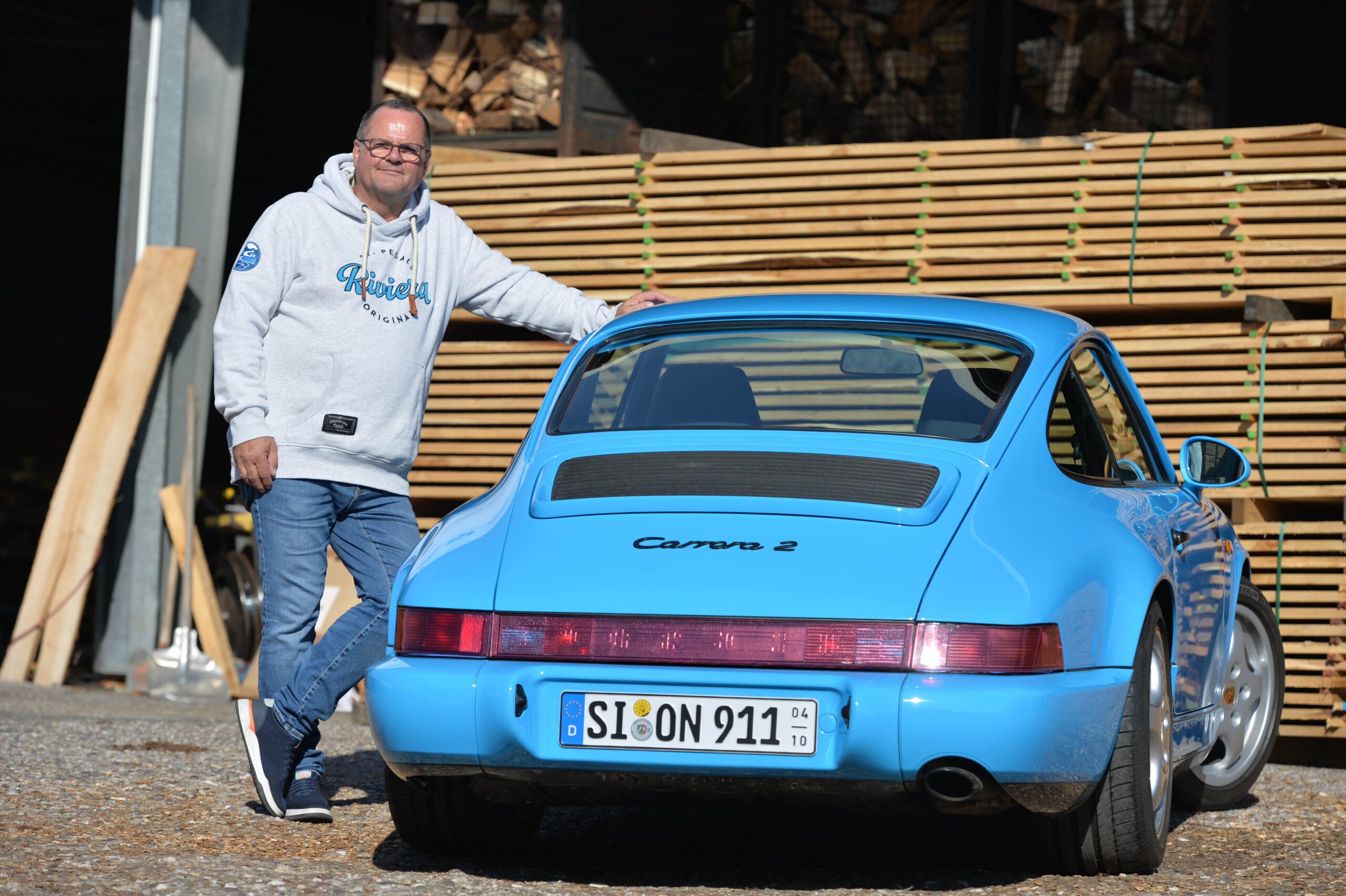 © netzwerkeins GmbH, Carsten Krome 1992er Porsche 911 (964) Carrera 2 Coupé, Farbmusterwagen in „Rivierablau L39 E“_5208 a