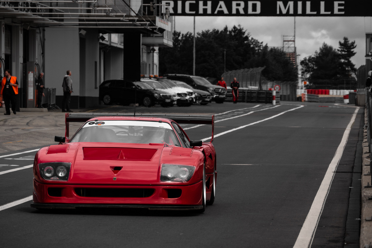 Italienische Momente am BILSTER BERG: Der Publikumstag der TOURENWAGEN LEGENDEN am Palmsonntag, 29. März 2026, begrüßt einen besonderen Gast.