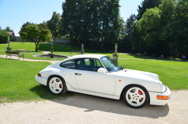 #AlpineCruising | 1991er Porsche 911 (964) C2 Coupé in „Grand-Prix-Weiß“ umfassende Optimierung im RS-Stil