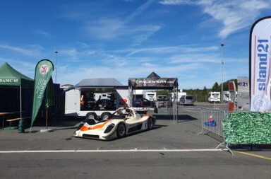 Der Racewerk SimRacing Trailer bringt echtes Rennfeeling direkt ins Fahrerlager