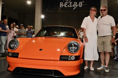 WELTPREMIERE KAEGE RETRO turbo S in „Reinorange“ – internationales Flair trifft automobile Vollendung.