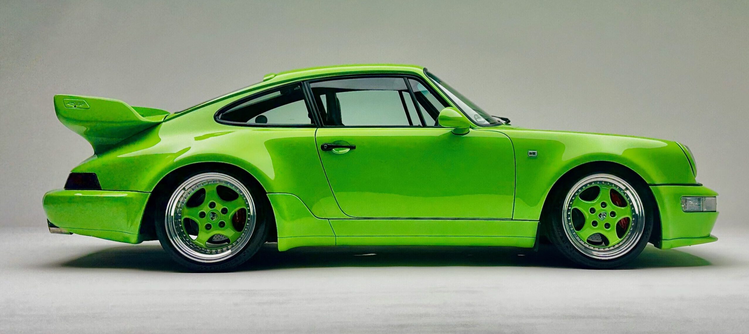 © Carsten Krome Netzwerkeins 1992er Porsche 911 Carrera 2 der Generation 964 in der Straßenversion des legendären RS(R) 3.8 Coupés_8045 (3)