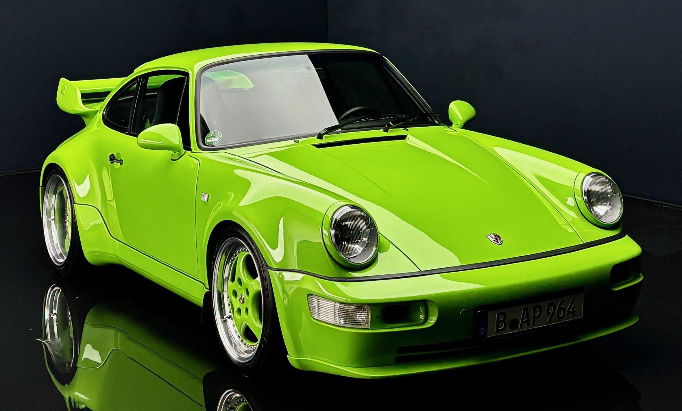 © Carsten Krome Netzwerkeins 1992er Porsche 911 Carrera 2 der Generation 964 in der Straßenversion des legendären RS(R) 3.8 Coupés_8055 (3)