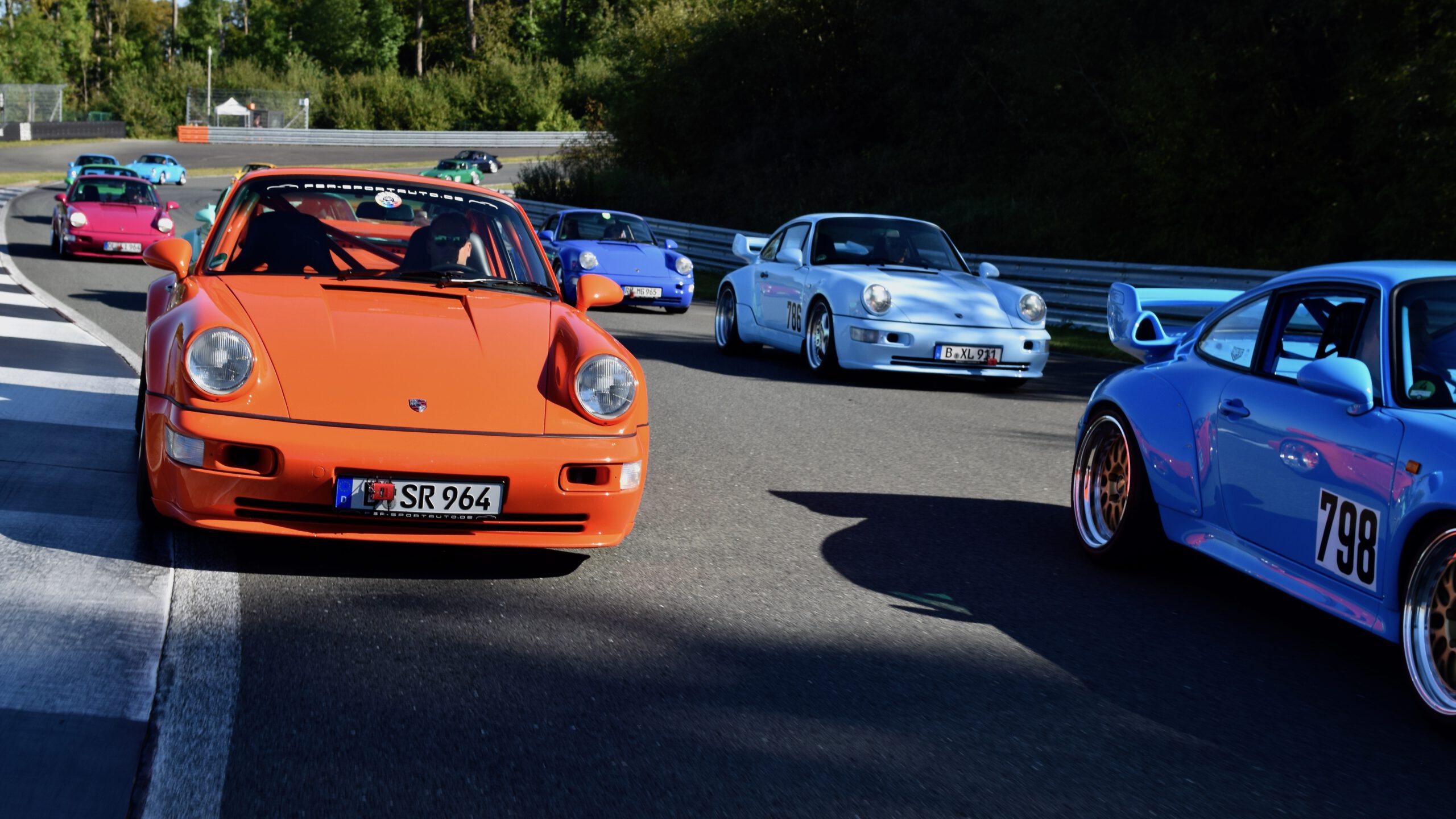 © Carsten Krome Netzwerkeins The Aircooled Rainbow Gathering by @werk1.sportscars – ein luftgekühlter Regen- und Bilderbogen_0734
